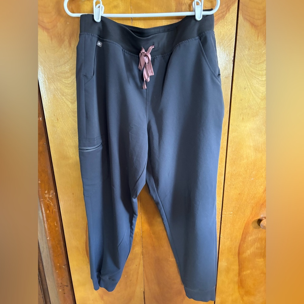 Figs scrubs size larger petite